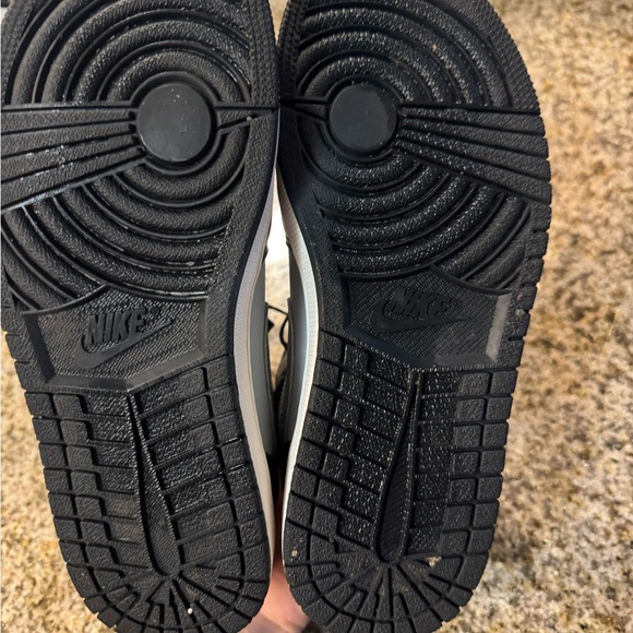 Air Jordan 1 Mid SE- Black/Light Smoke Grey - Picture 8 of 9